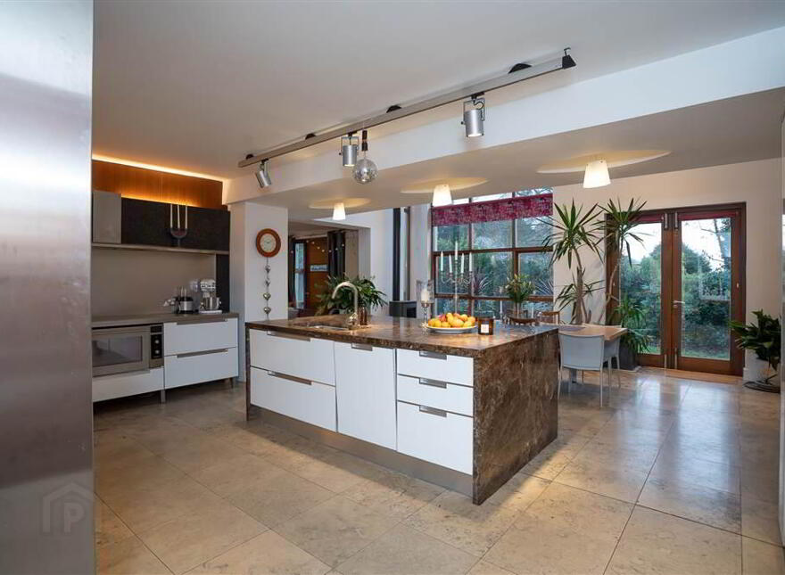 33 Broomhill Park, Malone, Belfast, BT9 5JB