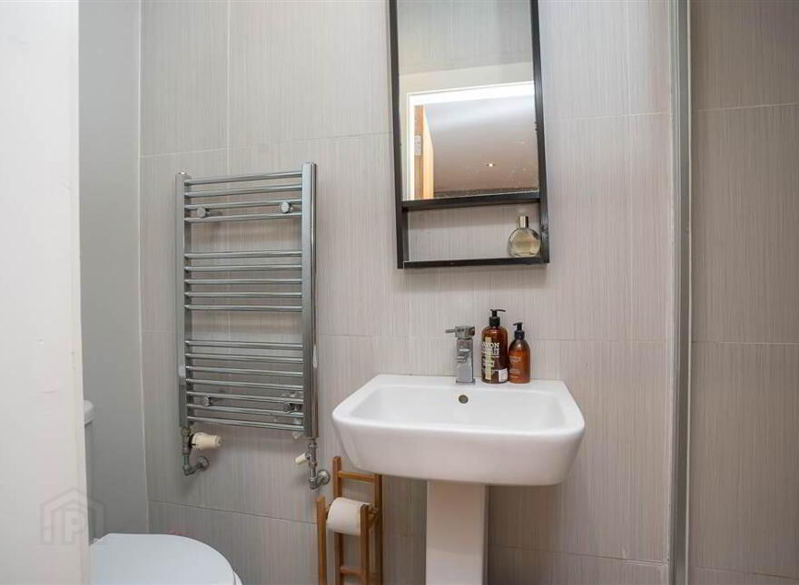 33 Broomhill Park, Malone, Belfast, BT9 5JB