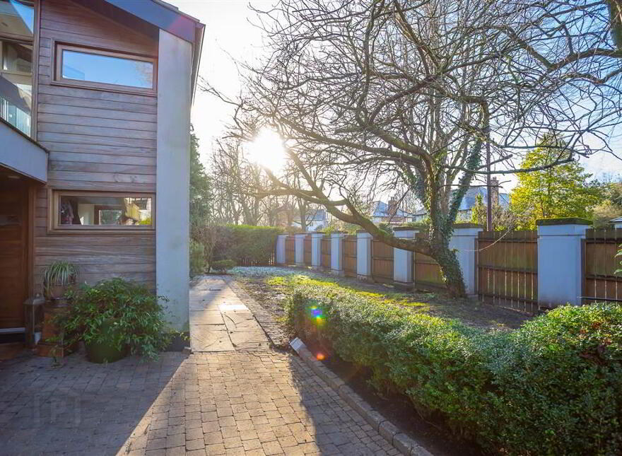 33 Broomhill Park, Malone, Belfast, BT9 5JB