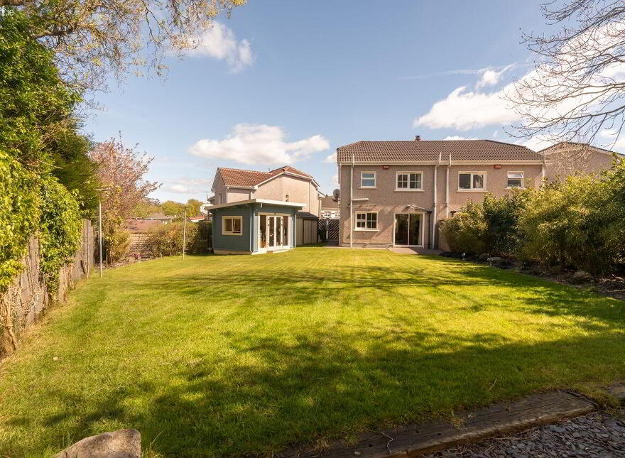 32 Curragh Woods, Frankfield photo
