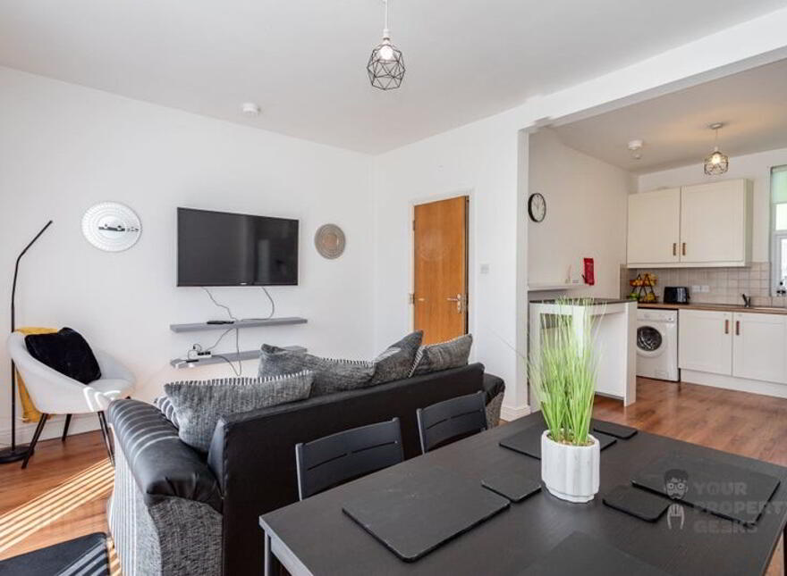 346a Beersbridge Road, Belfast, BT5 5DY