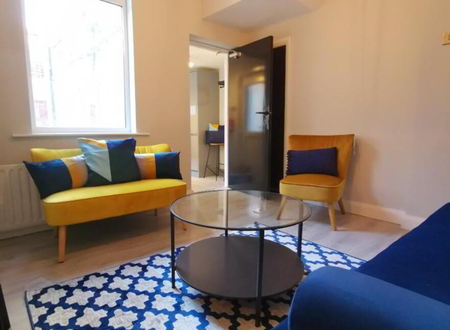 Room 4, 93 Bloomfield Avenue, Belfast, BT5 5AB