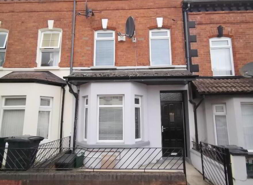 Room 4, 93 Bloomfield Avenue, Belfast, BT5 5AB
