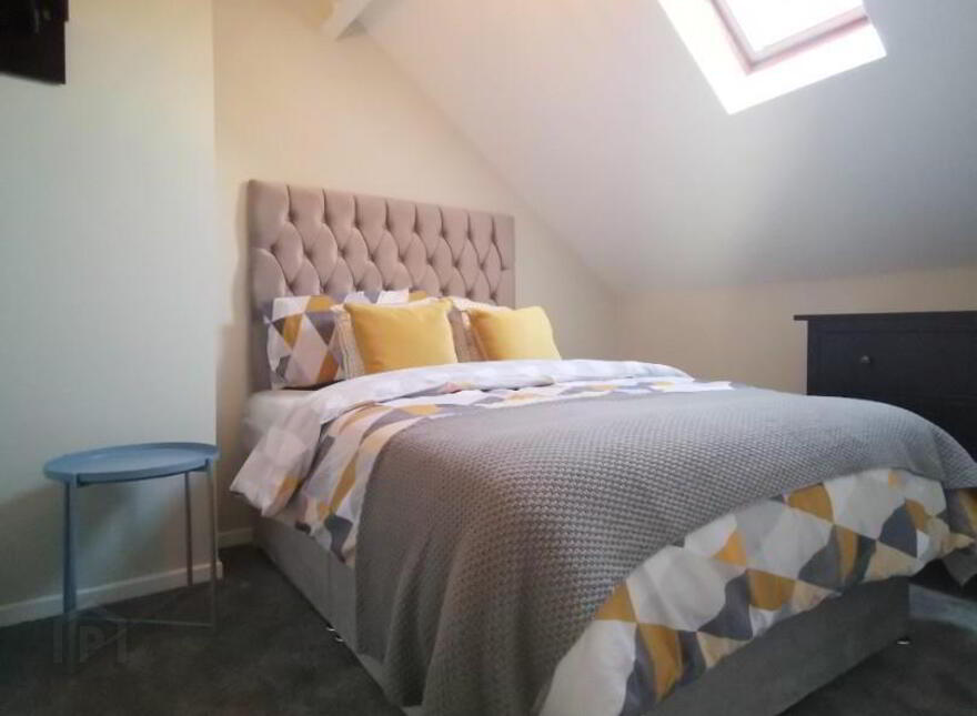 Room 4, 93 Bloomfield Avenue, Belfast, BT5 5AB photo