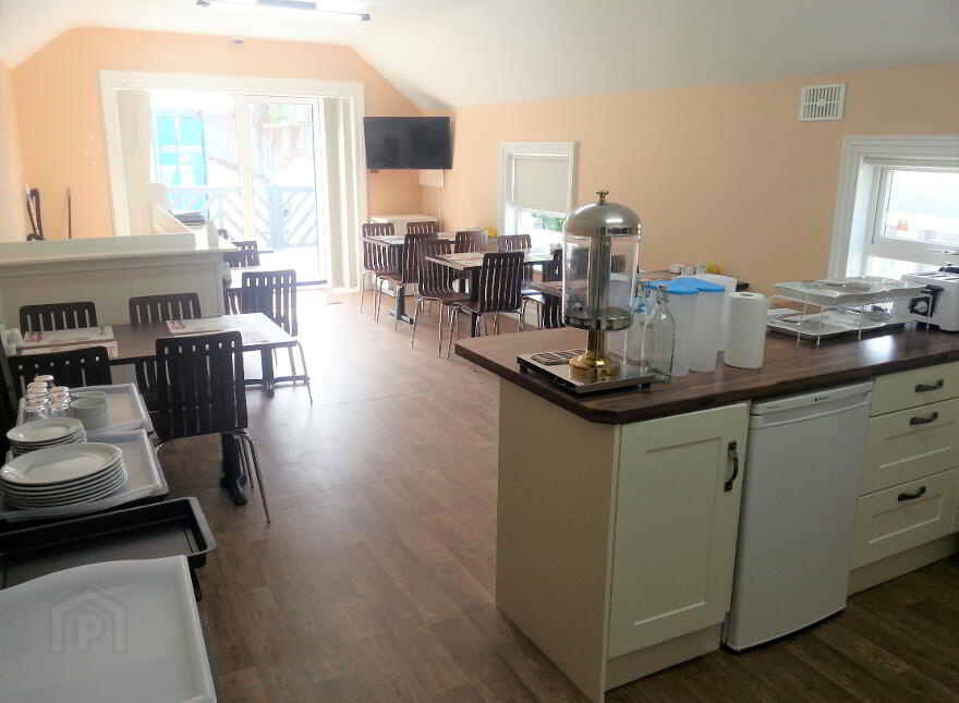 Central, Main Street, Castleblayney, A75KR77