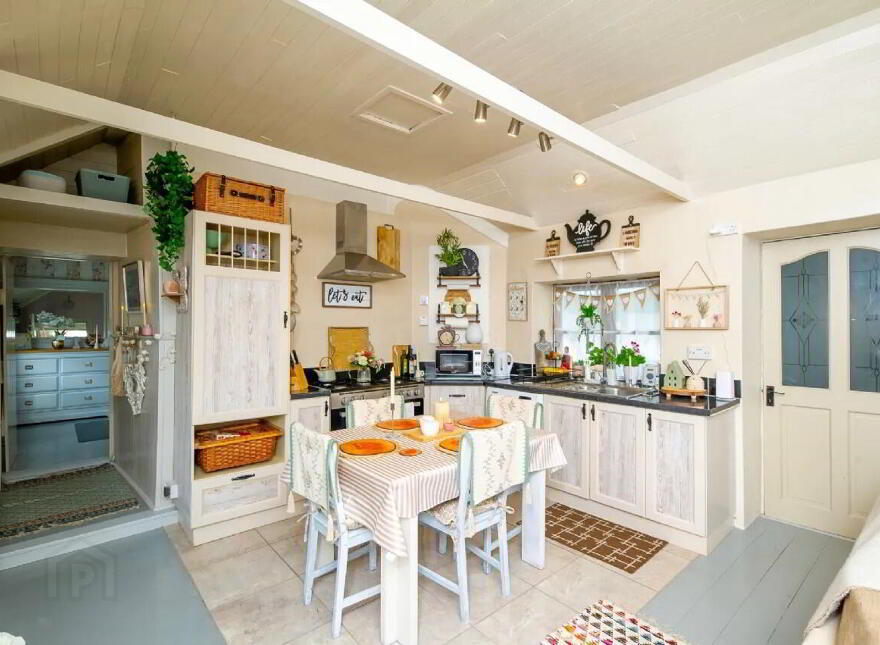 Molly's Cottage, Laght, Rathcoole, P51YD0P