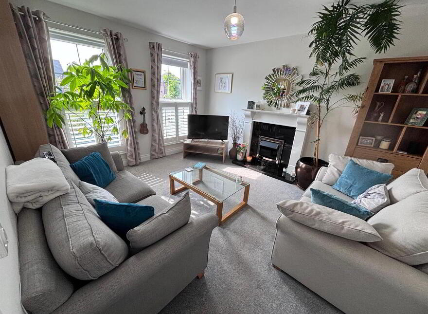 15 Meadow Crescent, Off Magheralave Road, Lisburn, BT28 3RN