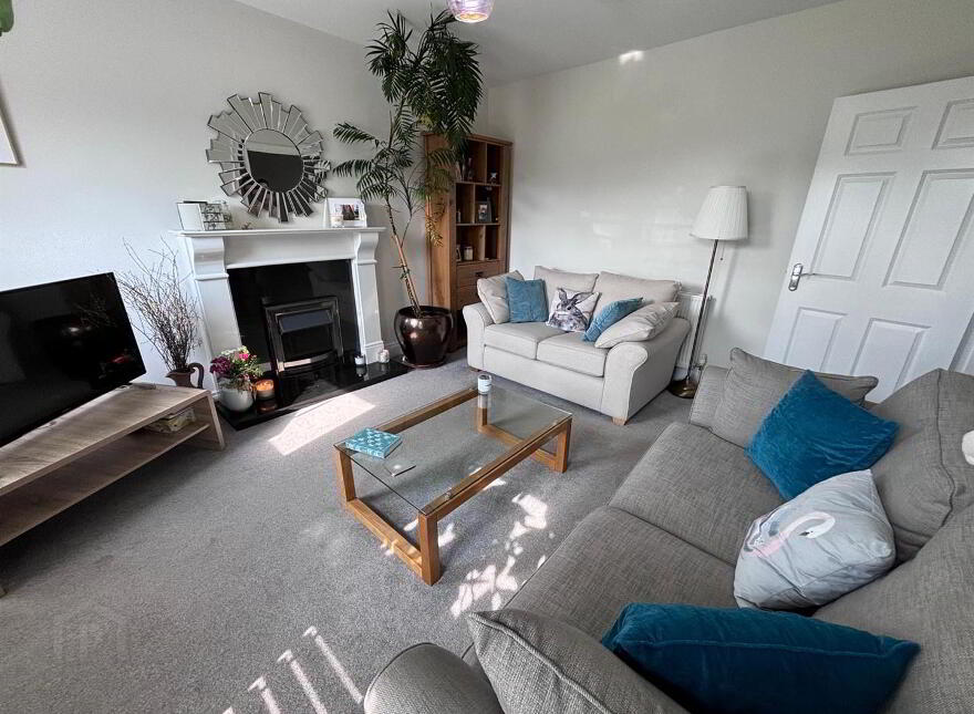 15 Meadow Crescent, Off Magheralave Road, Lisburn, BT28 3RN