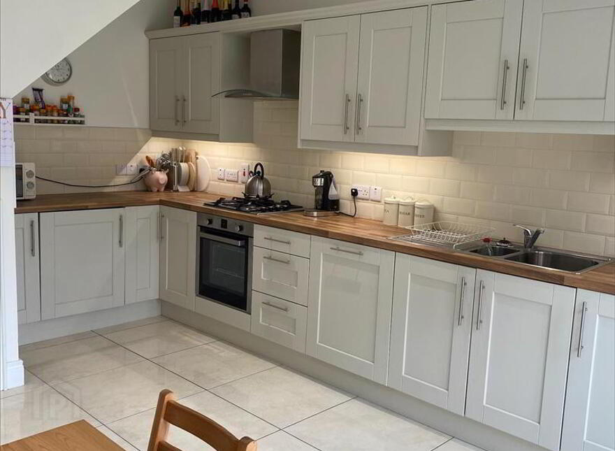 15 Meadow Crescent, Off Magheralave Road, Lisburn, BT28 3RN