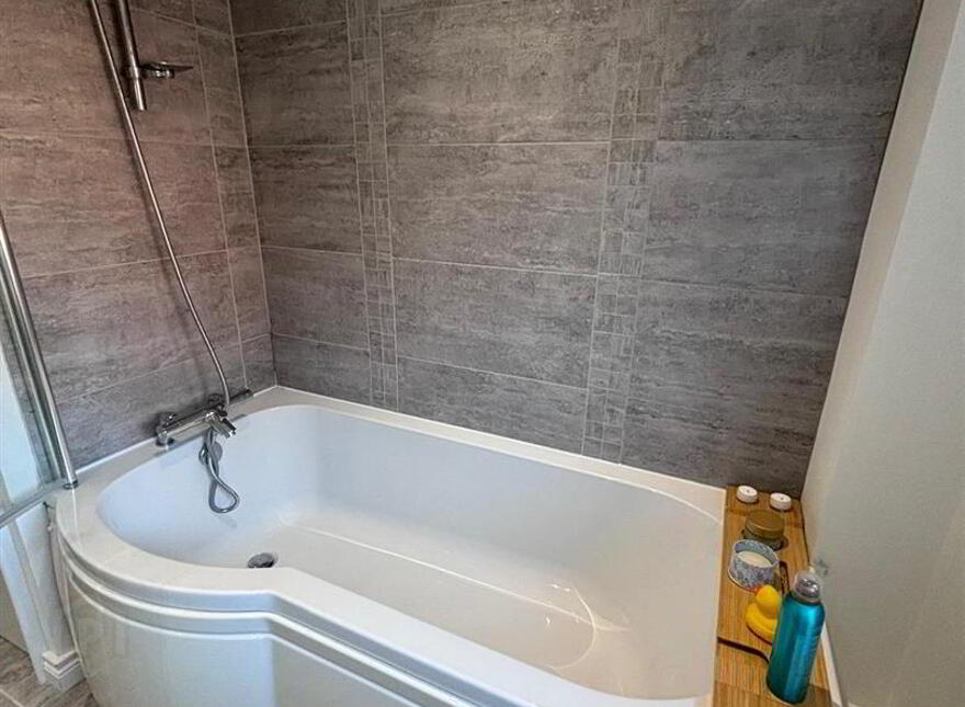 15 Meadow Crescent, Off Magheralave Road, Lisburn, BT28 3RN
