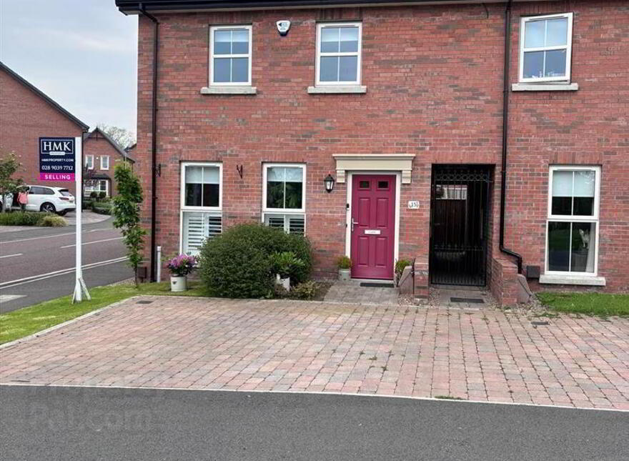 15 Meadow Crescent, Off Magheralave Road, Lisburn, BT28 3RN photo