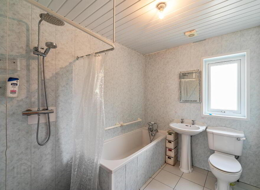4 Mossvale Road, Ballynahinch, BT24 8SR