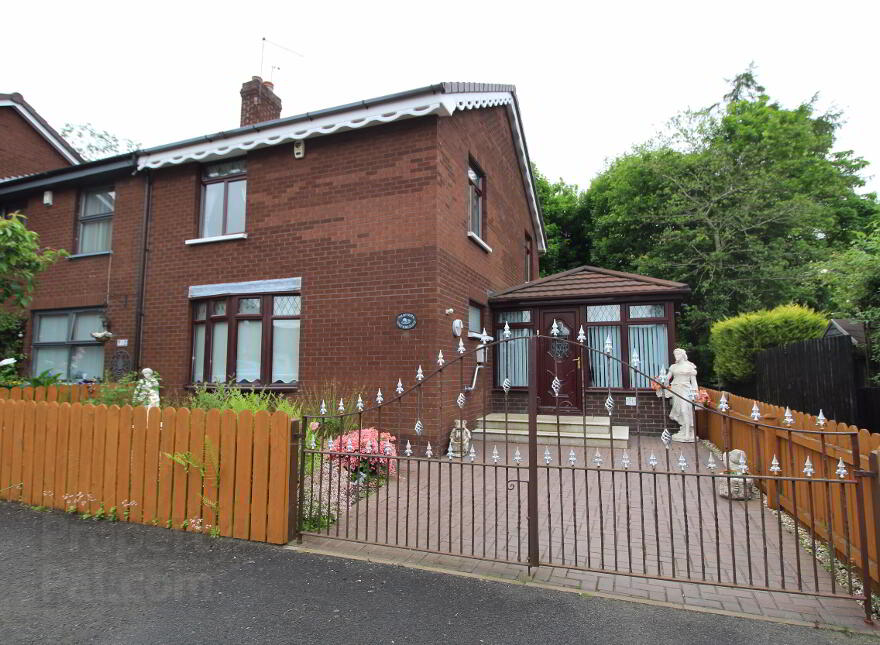 13 Knockburn Close, Lisburn, BT28 2QG photo