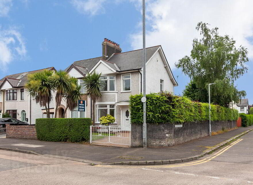 32 Ladas Drive, Belfast, BT6 9FS photo