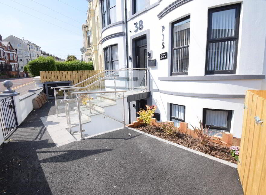 Flat 3, 38 Dufferin Avenue, Bangor, BT20 3AD photo