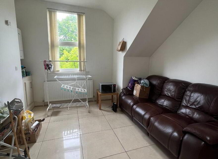 September Start Date, U4, 17 Eglantine Avenue, Belfast, BT9 6DW