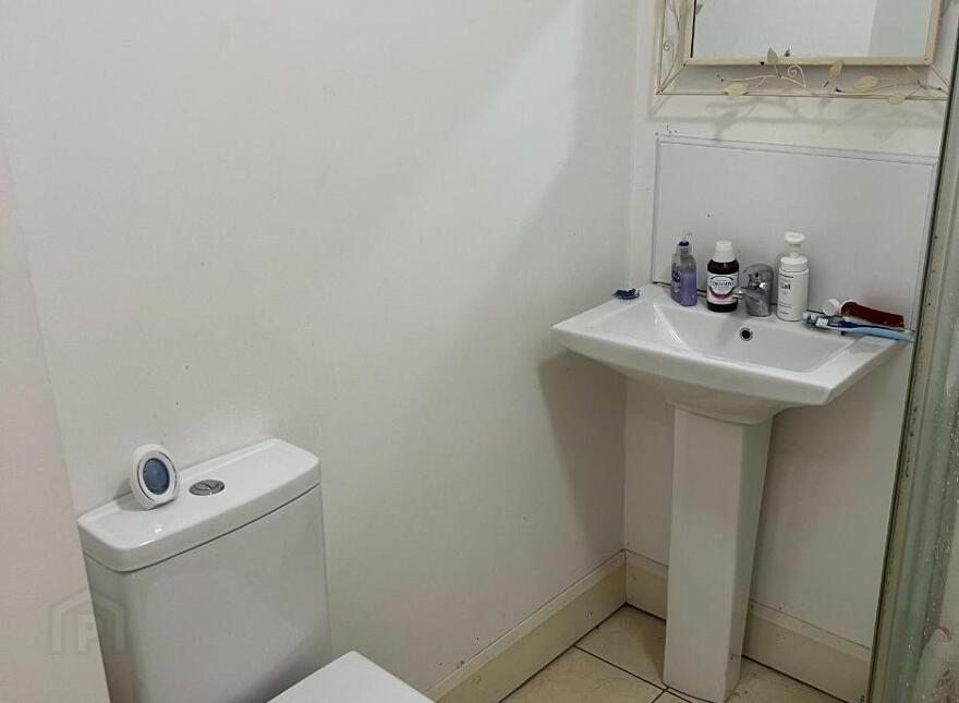 September Start Date, U4, 17 Eglantine Avenue, Belfast, BT9 6DW