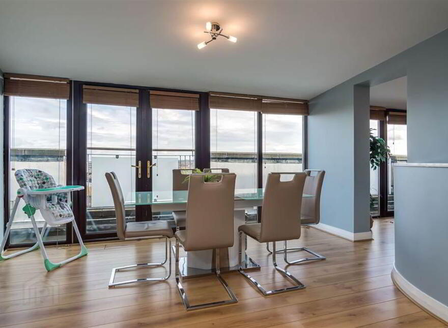 31 Winter Gardens Penthouse, Belfast, BT2 8EP