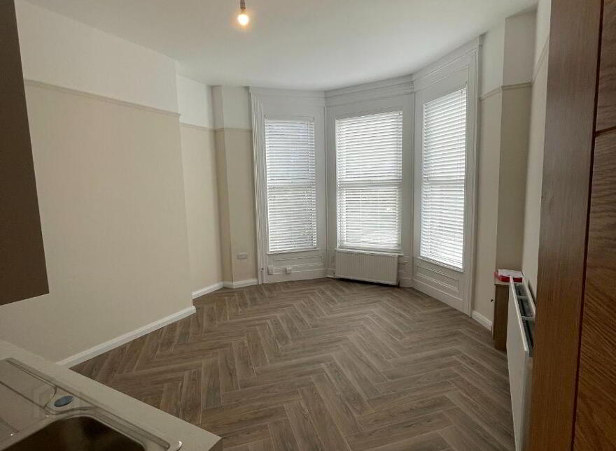 1, 24 South Parade, Belfast, BT7 2GP
