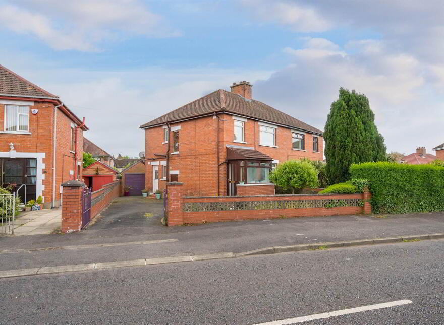 22 Cumberland Park, Dundonald, Belfast, BT16 2AY photo