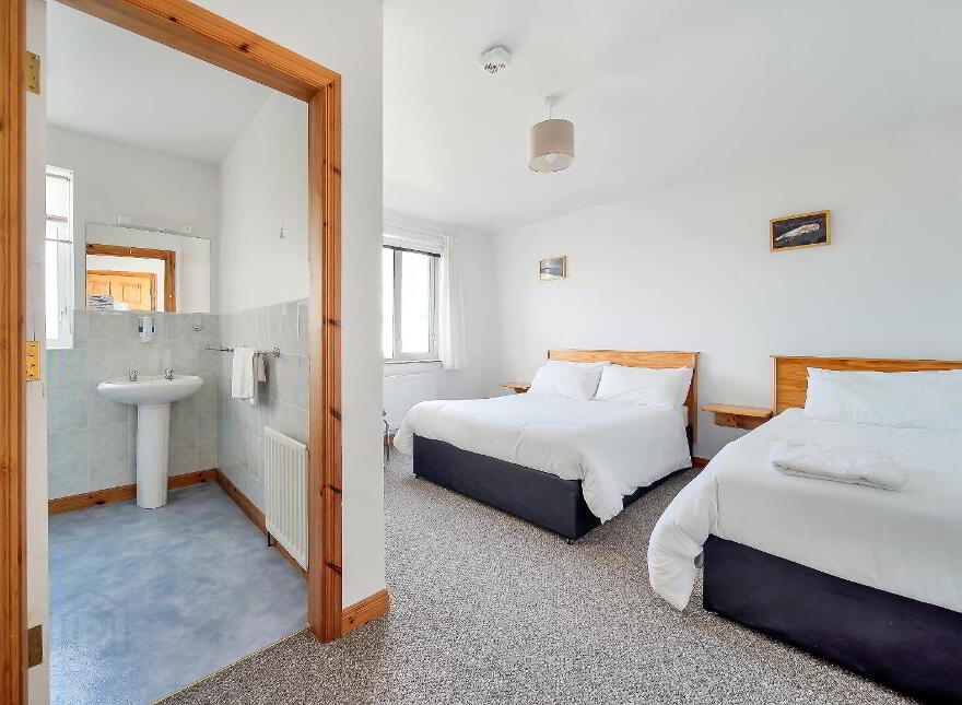 Mevagh House, B&b And Commercial Unit, Milford Road, Carrigart, F92YN59