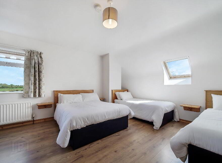 Mevagh House, B&b And Commercial Unit, Milford Road, Carrigart, F92YN59
