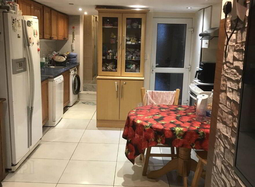 3 Main Street, Carrick-On-Suir, E32PE00