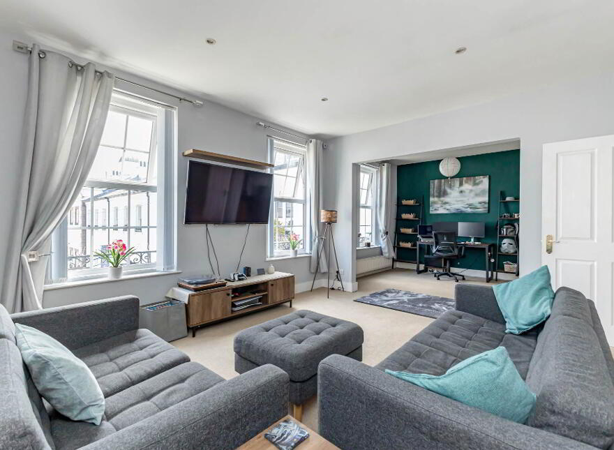 61 Lisburn Square, Lisburn, BT28 1TS