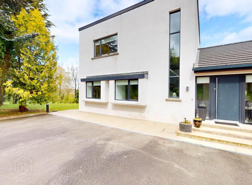 Benbradagh, Chanterhill Road, Enniskillen, BT74 6DE