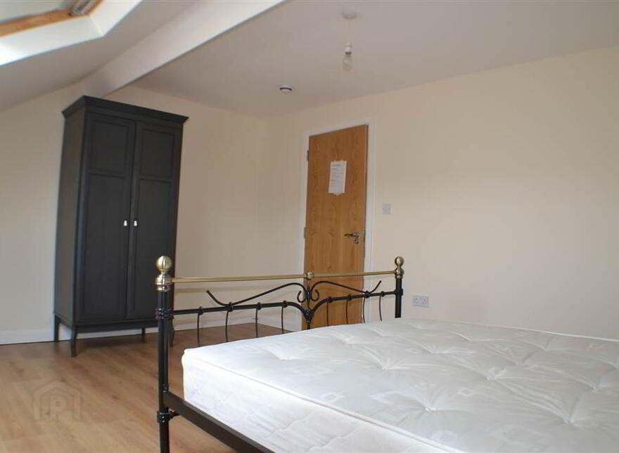 6 Fitzroy Avenue, Belfast, BT7 1HX