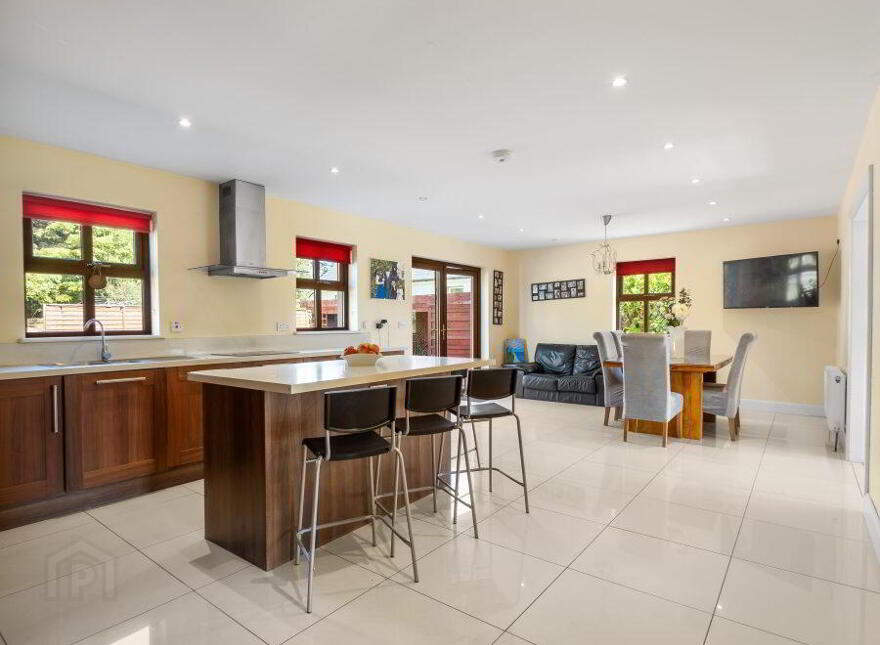 Westport Road, Clifden, H71V242