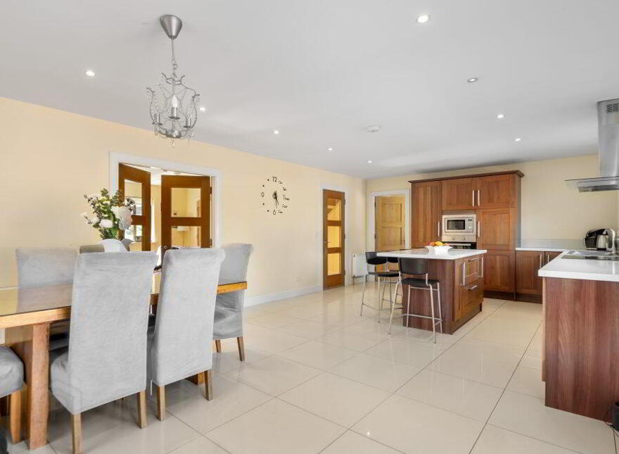 Westport Road, Clifden, H71V242