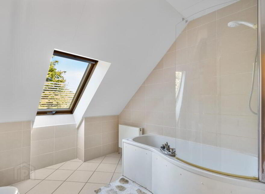 Westport Road, Clifden, H71V242