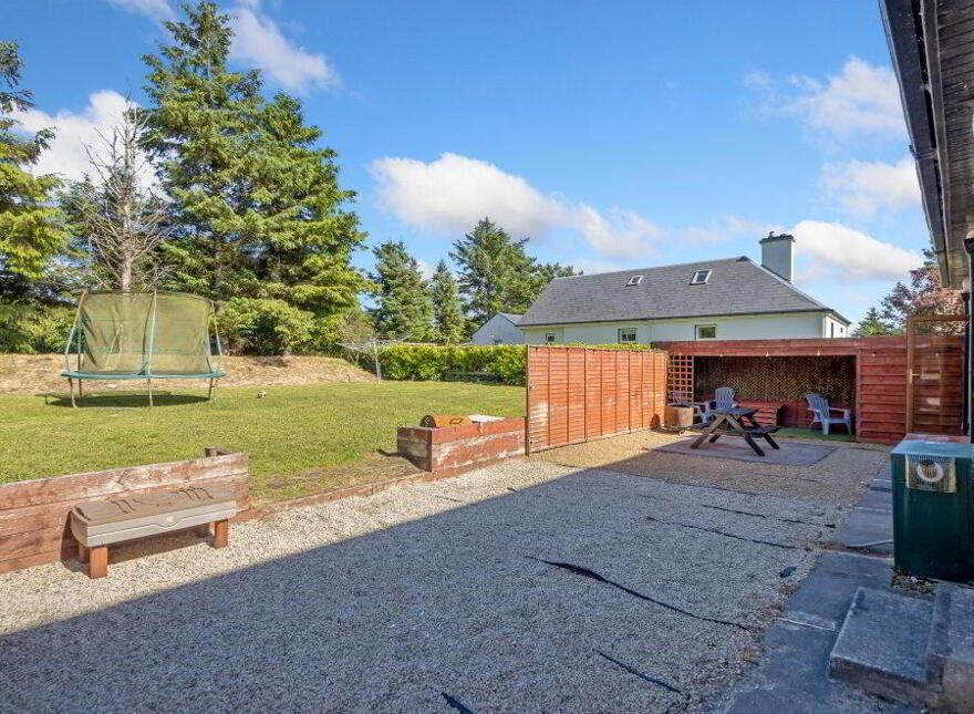 Westport Road, Clifden, H71V242