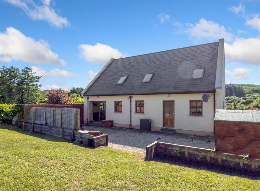 Westport Road, Clifden, H71V242