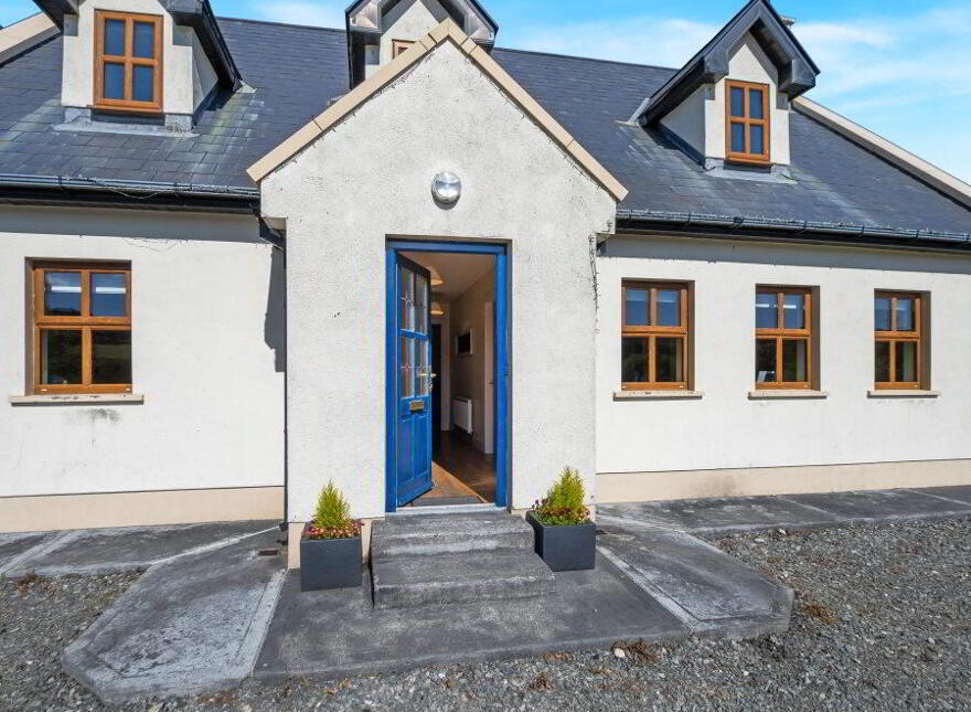 Westport Road, Clifden, H71V242
