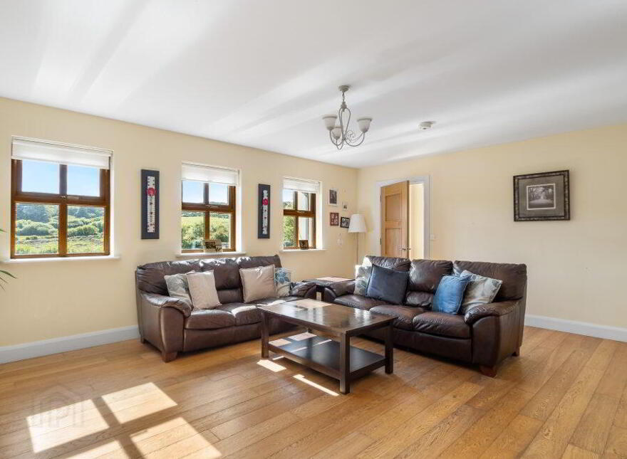 Westport Road, Clifden, H71V242