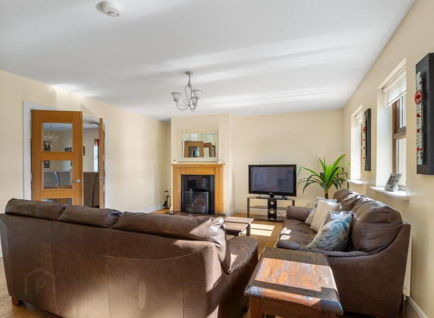 Westport Road, Clifden, H71V242
