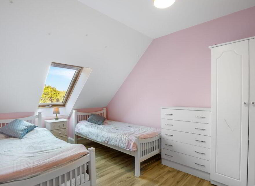 Westport Road, Clifden, H71V242