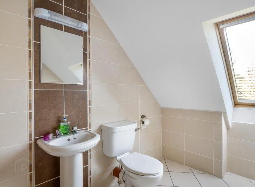 Westport Road, Clifden, H71V242
