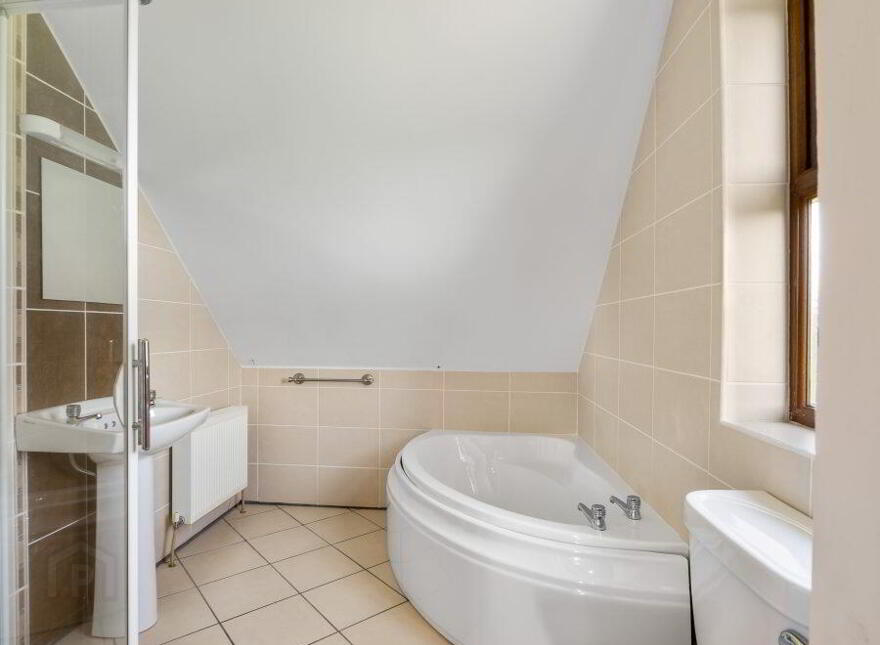 Westport Road, Clifden, H71V242