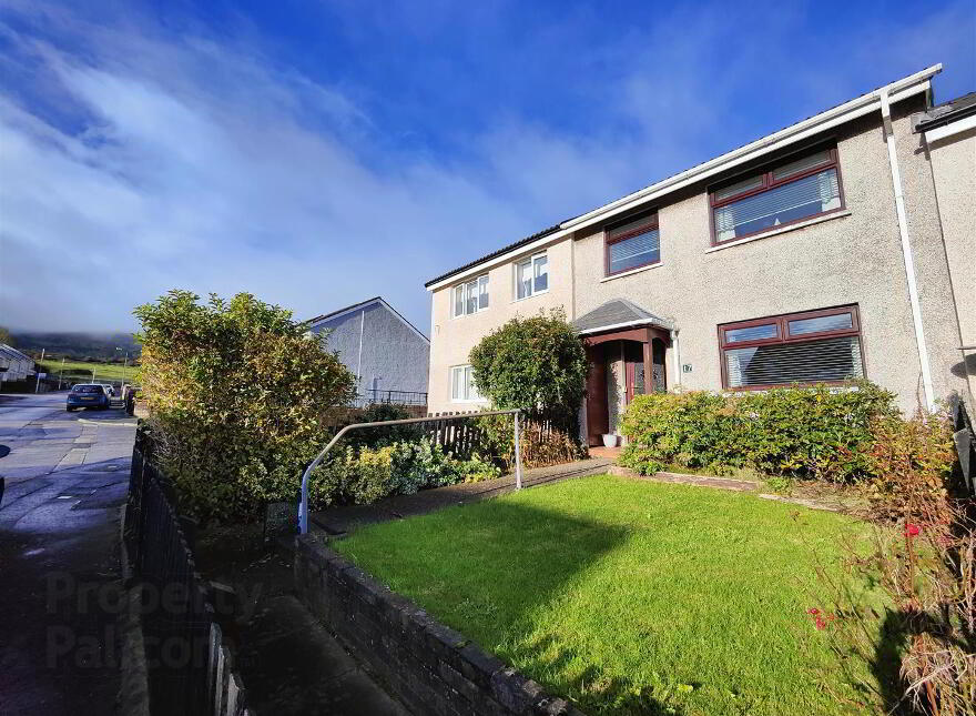 17 Forthriver Park, Belfast, BT13 3UY photo