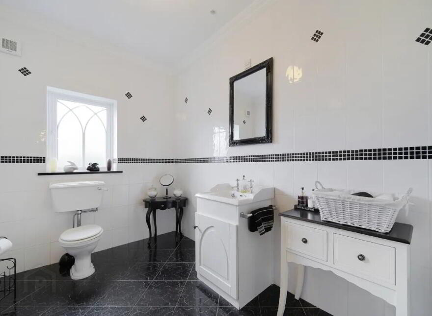Hollyhill House, Ballymaleel, Letterkenny, F92Y90H