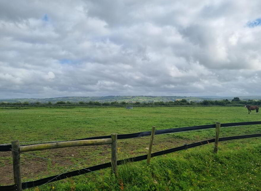 Whitethorn Equestrian Centre, Knocknasna, Abbeyfeale, V9476C0