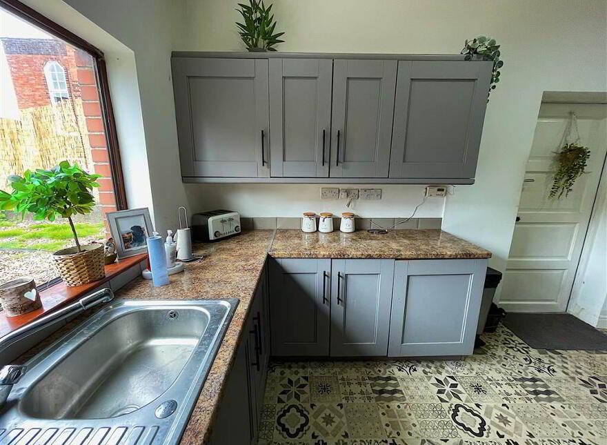 427 Springfield Road, Belfast, BT12 7DJ