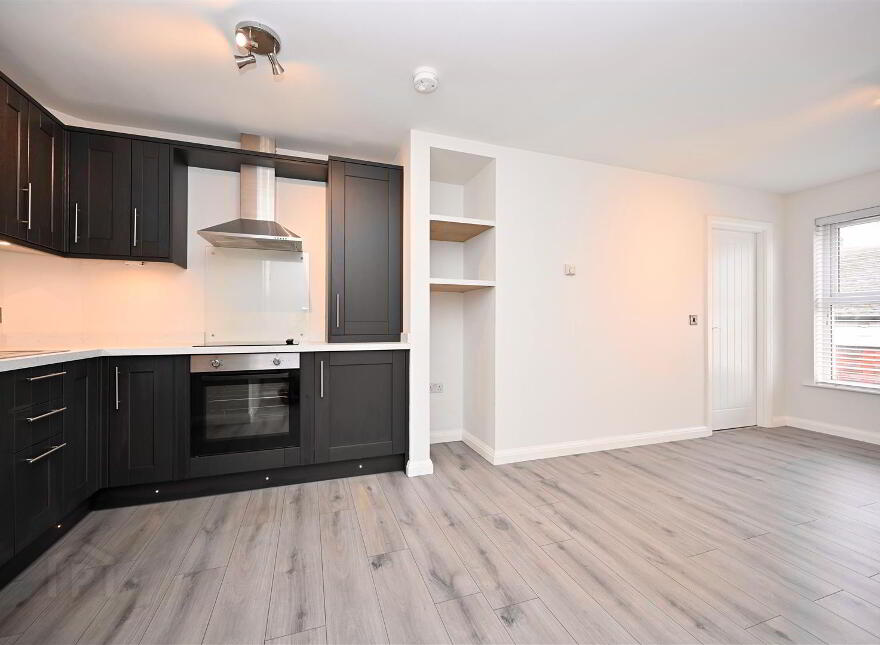 Apt 4, 61 Central Avenue, Bangor, BT20 3AU