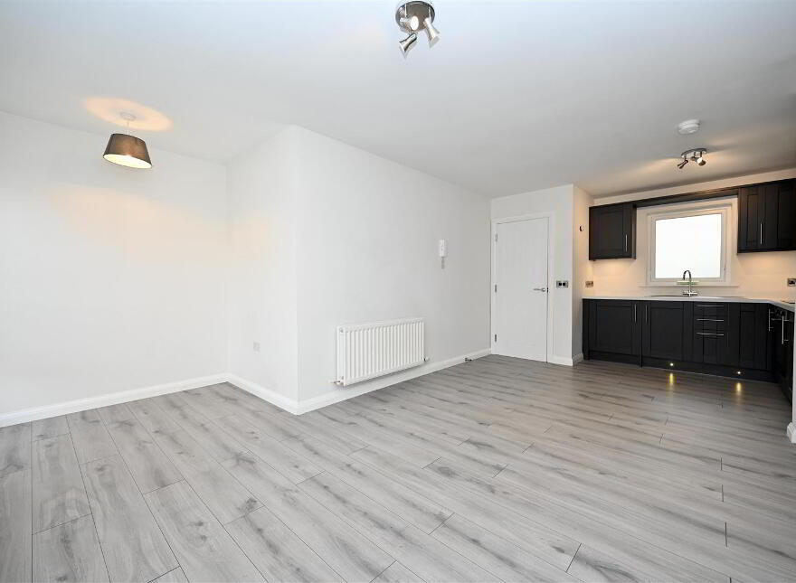 Apt 4, 61 Central Avenue, Bangor, BT20 3AU
