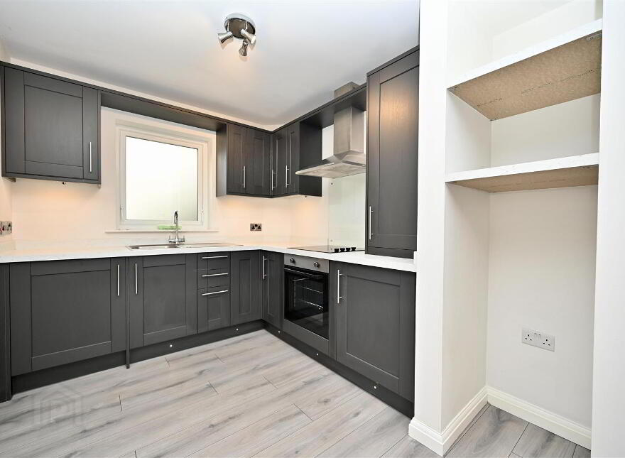 Apt 4, 61 Central Avenue, Bangor, BT20 3AU