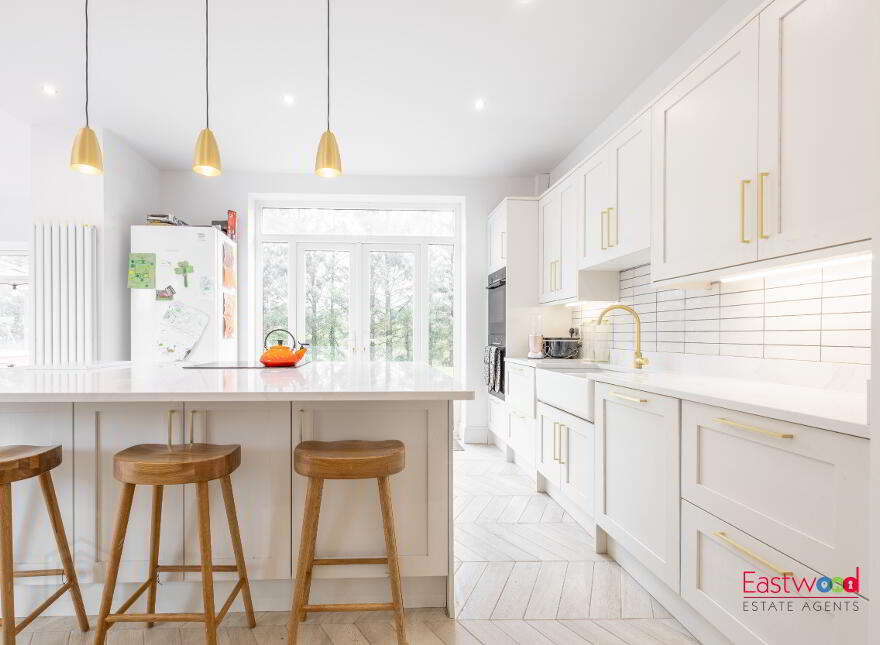 Castlerobin House, 2 Braithwaites Road, And Lands, Lisburn, BT28 3SW