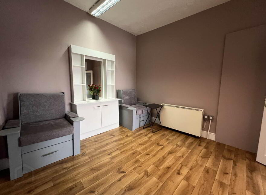 Glengall House, The Square, Cahir, E21TW29